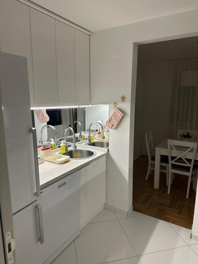 Big White M Apartament *