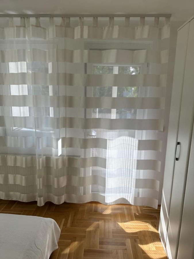 Big White M Apartament *