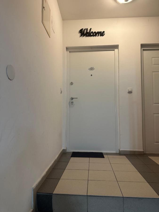 Big White M Apartament *
