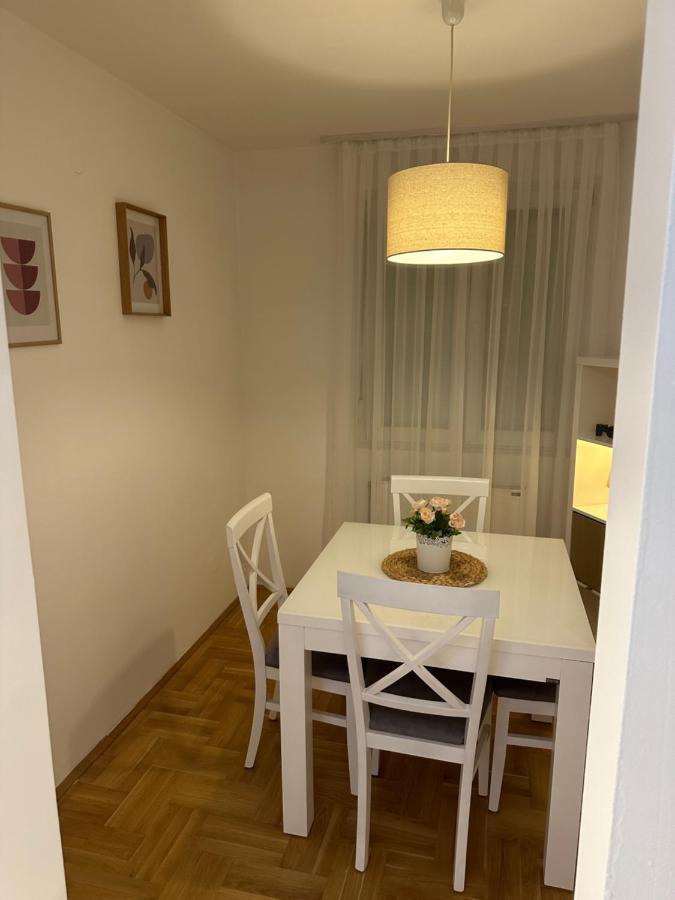 Big White M Apartament *